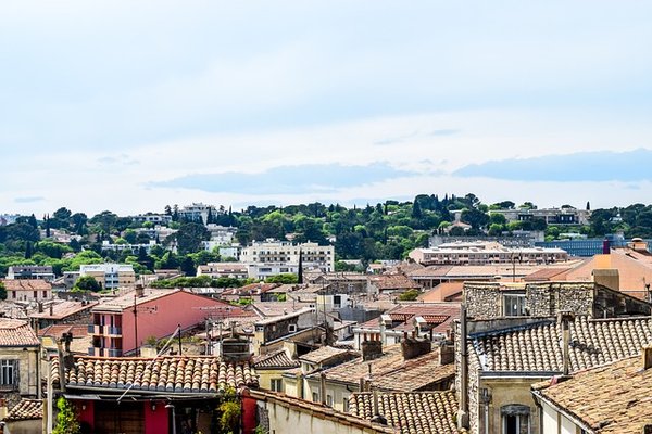 Quels sont les prix et les tendances du marché immobilier à Nîmes ?