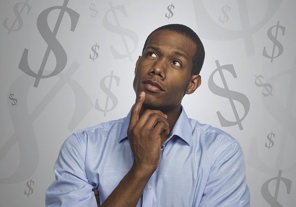 Quel est le salaire d'un agent immobilier par mois ?